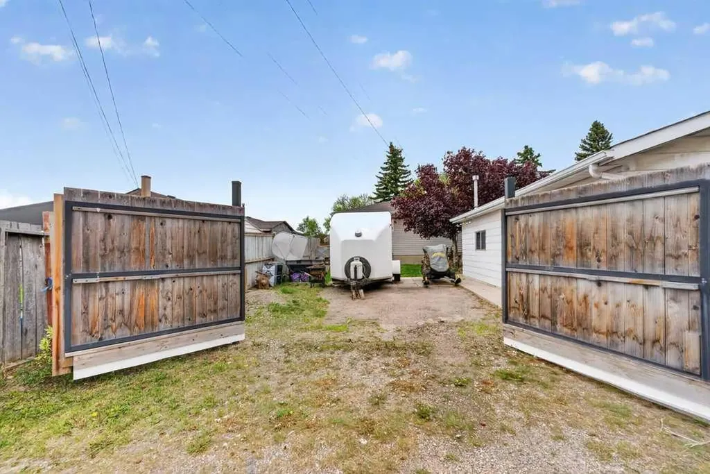 1632 Robson Crescent SE Calgary AB T2A 1Y7