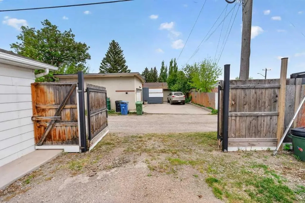 1632 Robson Crescent SE Calgary AB T2A 1Y7