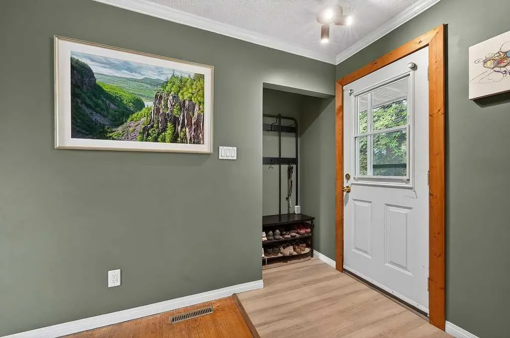 1632 Robson Crescent SE Calgary AB T2A 1Y7