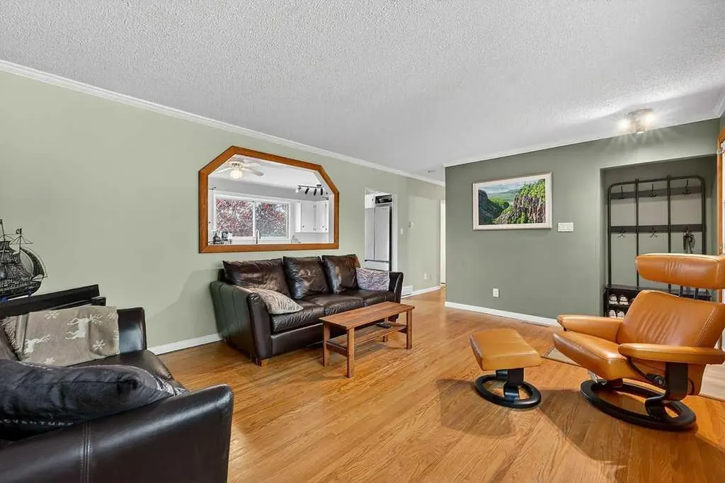 1632 Robson Crescent SE Calgary AB T2A 1Y7