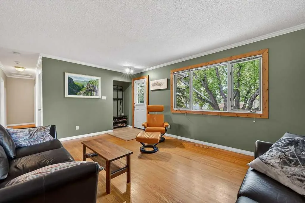 1632 Robson Crescent SE Calgary AB T2A 1Y7