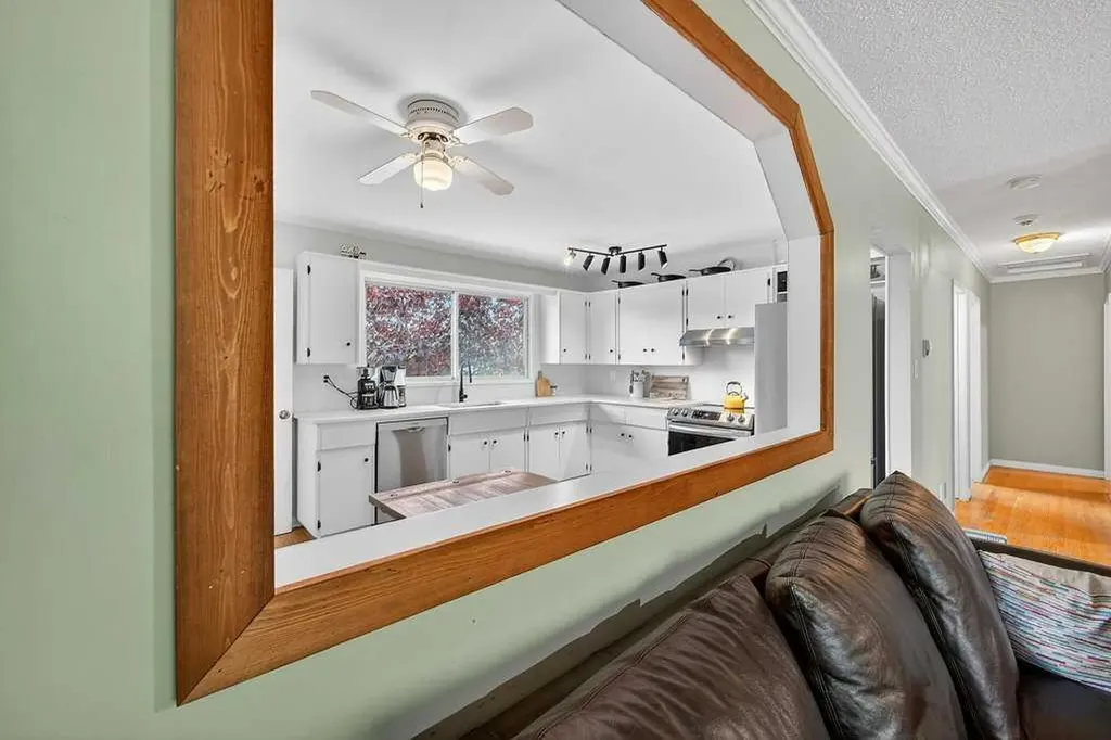 1632 Robson Crescent SE Calgary AB T2A 1Y7