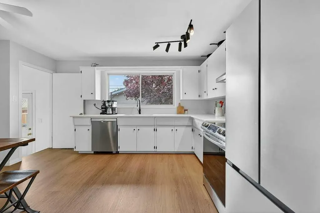 1632 Robson Crescent SE Calgary AB T2A 1Y7