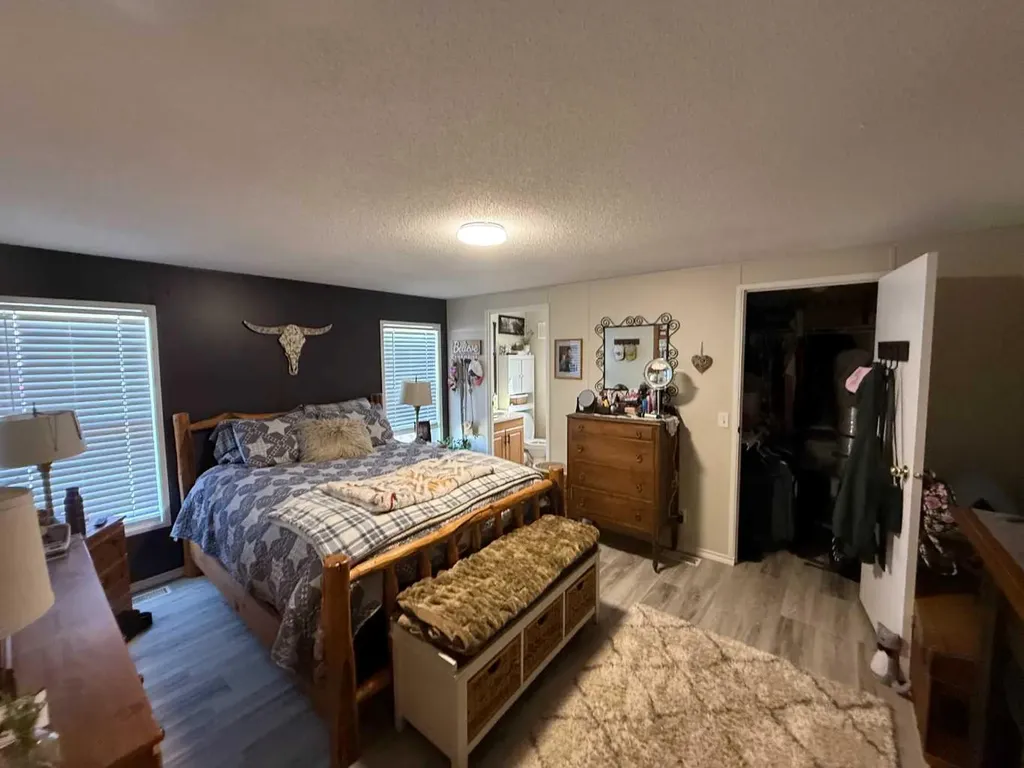11 Railway Avenue Duchess AB t1R 0Z0