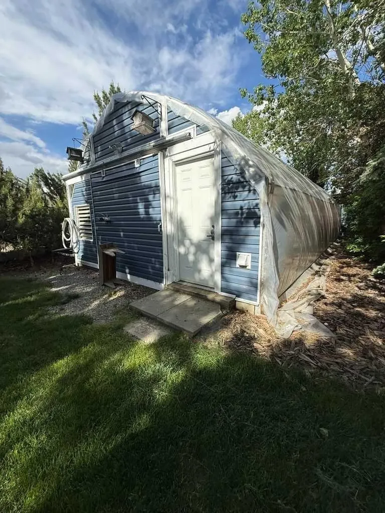263058 Township Road 252 Rural Wheatland County AB T0J 1Y0