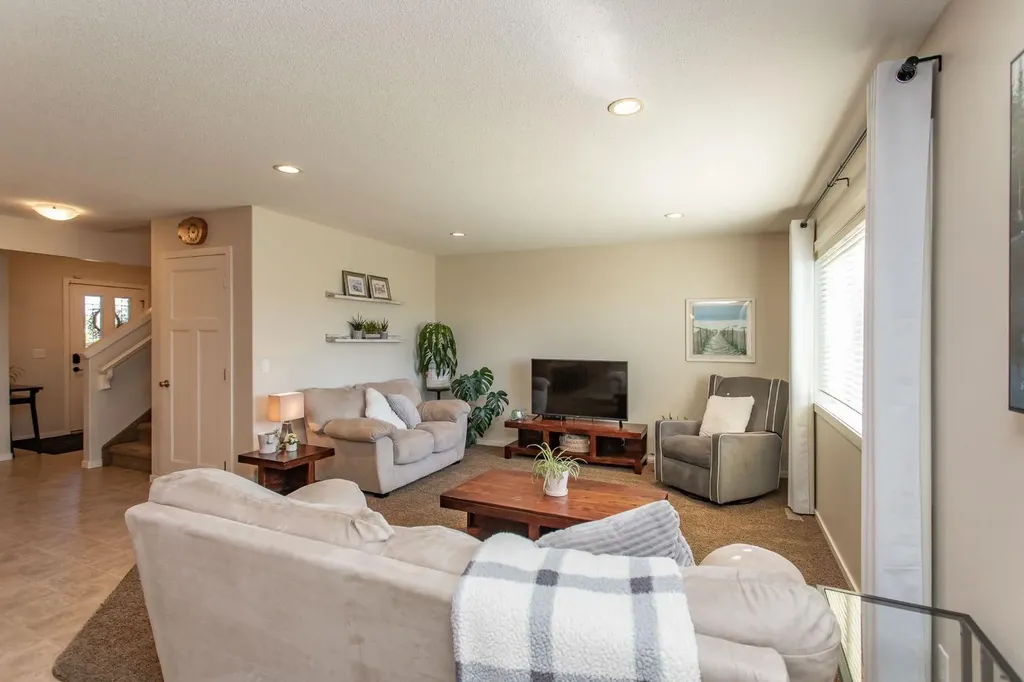 63 Bowman Circle Sylvan Lake AB T4S 0H9