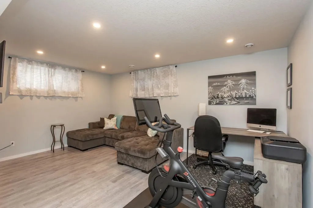 63 Bowman Circle Sylvan Lake AB T4S 0H9