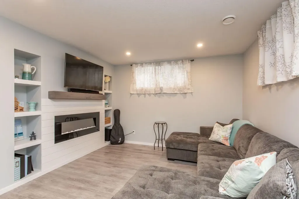 63 Bowman Circle Sylvan Lake AB T4S 0H9