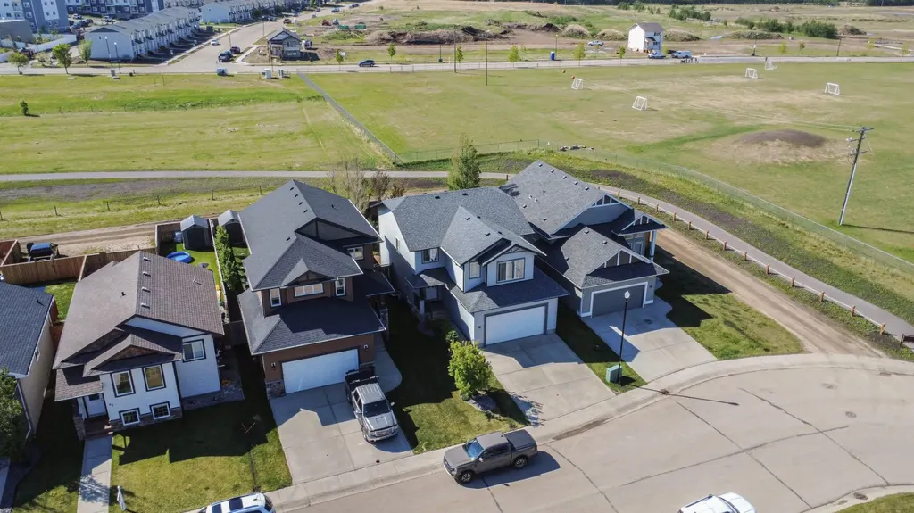 63 Bowman Circle Sylvan Lake AB T4S 0H9