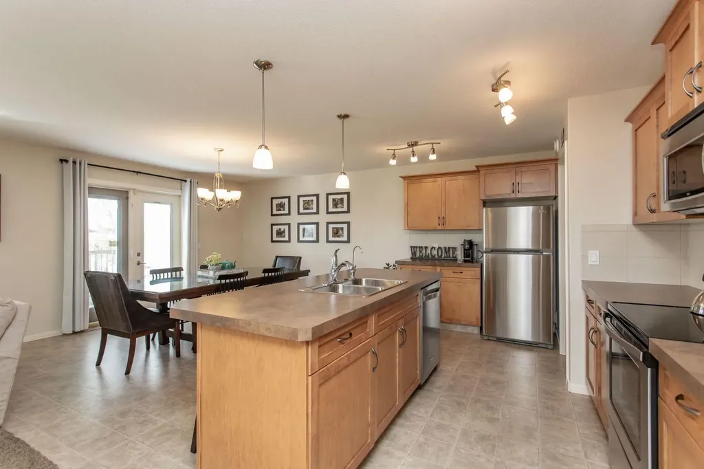 63 Bowman Circle Sylvan Lake AB T4S 0H9