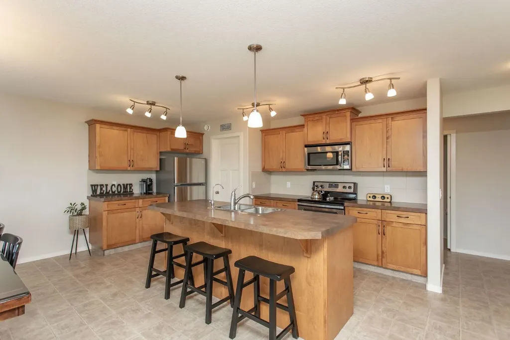 63 Bowman Circle Sylvan Lake AB T4S 0H9