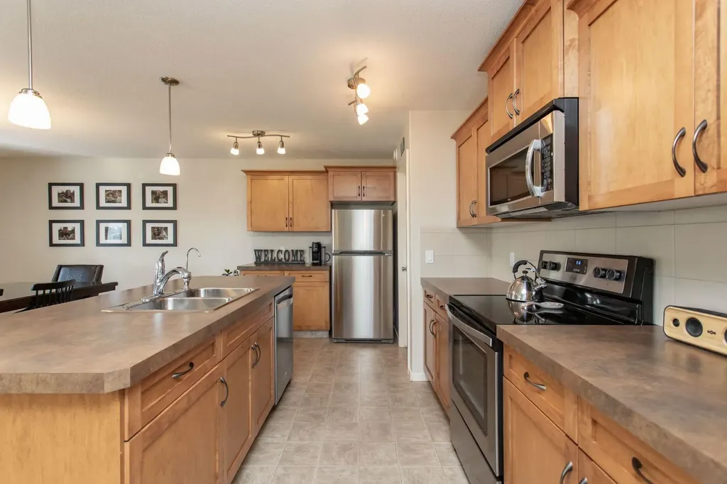 63 Bowman Circle Sylvan Lake AB T4S 0H9