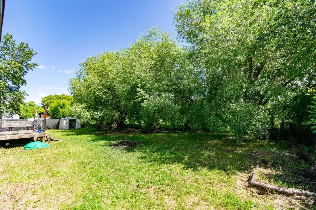 2 Elm Close Erskine AB T0C 1G0