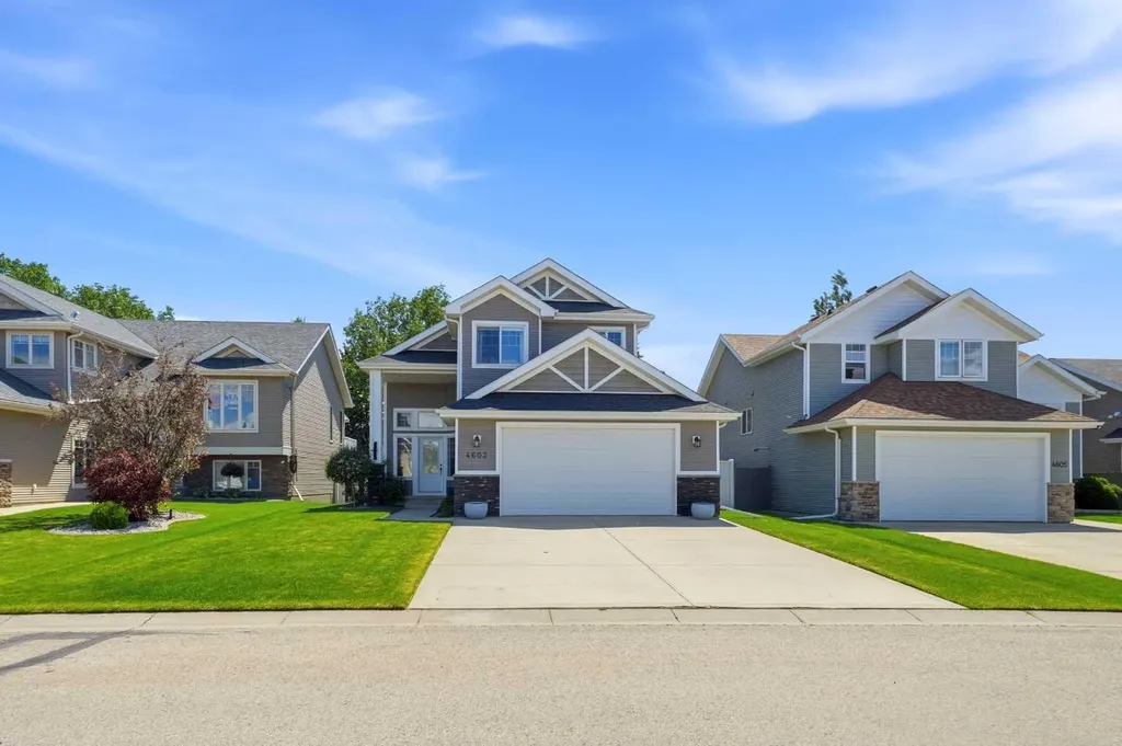 4603 Henner's Pointe Lacombe AB T4L 0C2