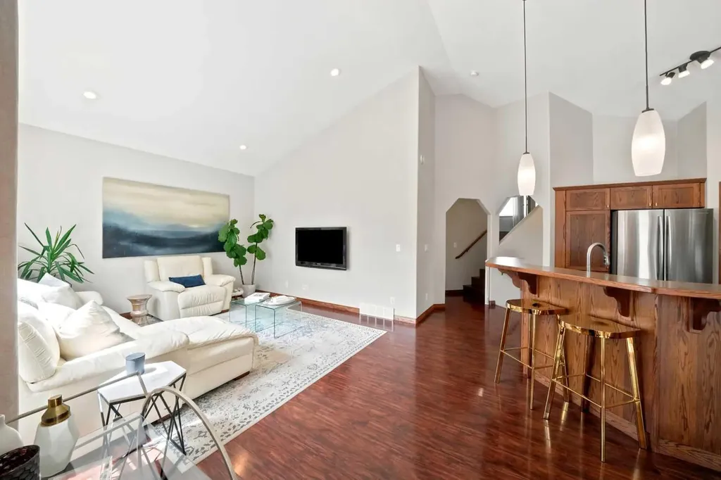 4603 Henner's Pointe Lacombe AB T4L 0C2