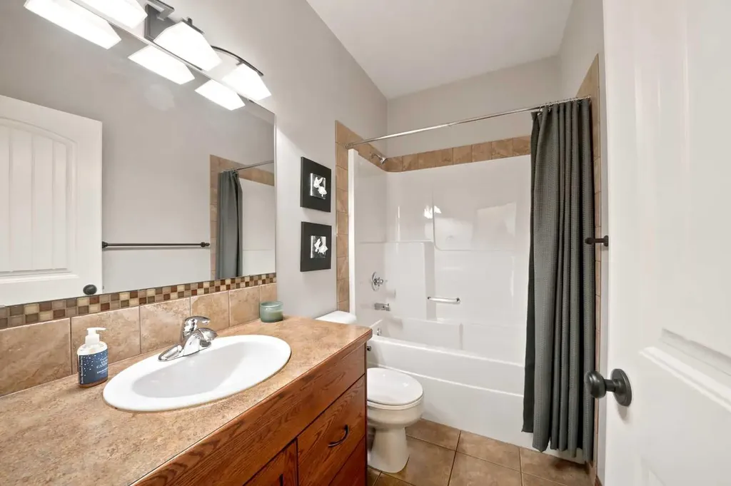 4603 Henner's Pointe Lacombe AB T4L 0C2