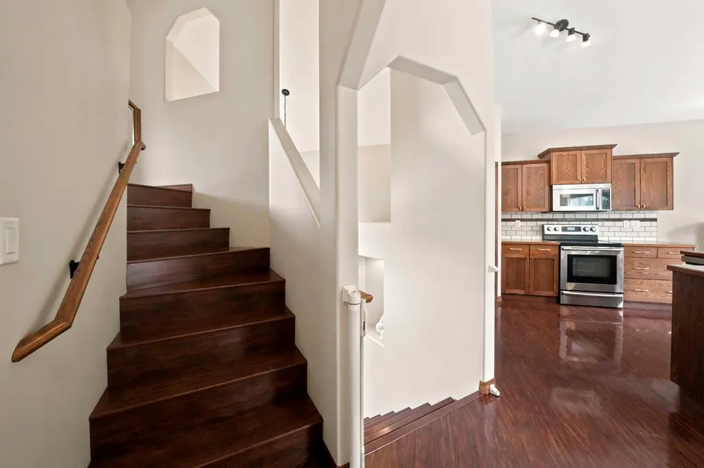 4603 Henner's Pointe Lacombe AB T4L 0C2