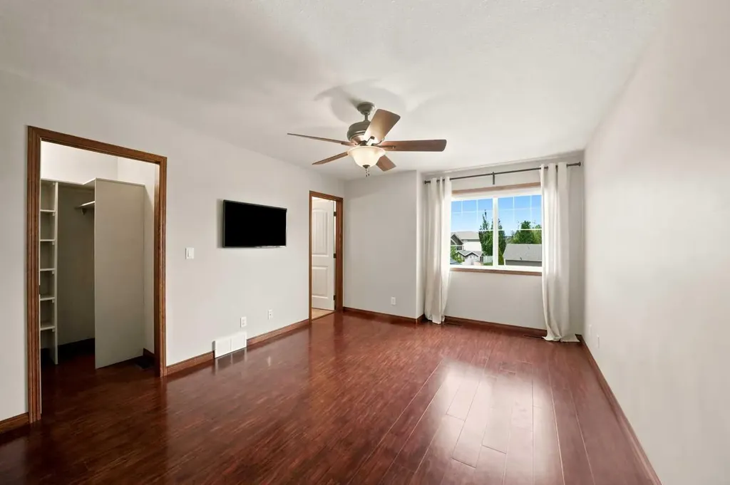4603 Henner's Pointe Lacombe AB T4L 0C2