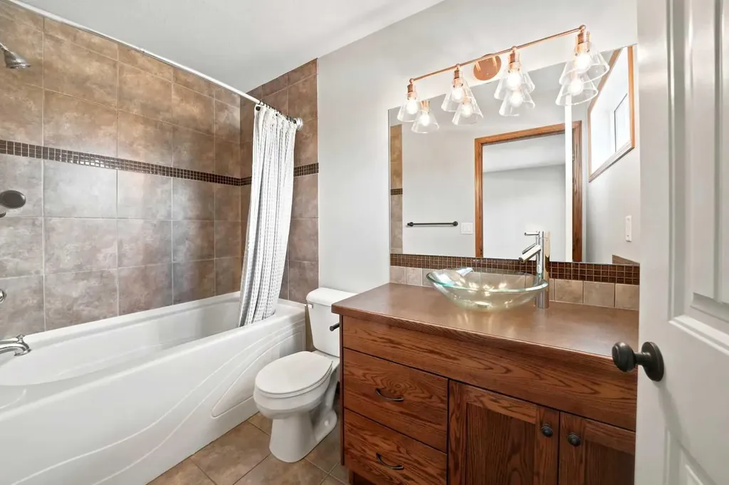 4603 Henner's Pointe Lacombe AB T4L 0C2