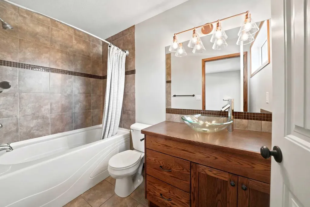 4603 Henner's Pointe Lacombe AB T4L 0C2