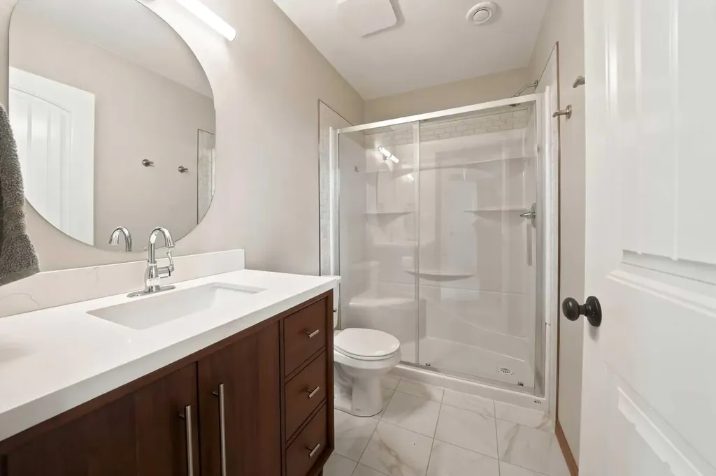 4603 Henner's Pointe Lacombe AB T4L 0C2