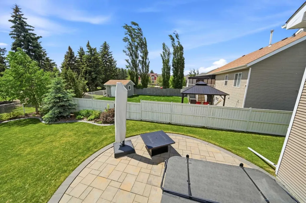 4603 Henner's Pointe Lacombe AB T4L 0C2