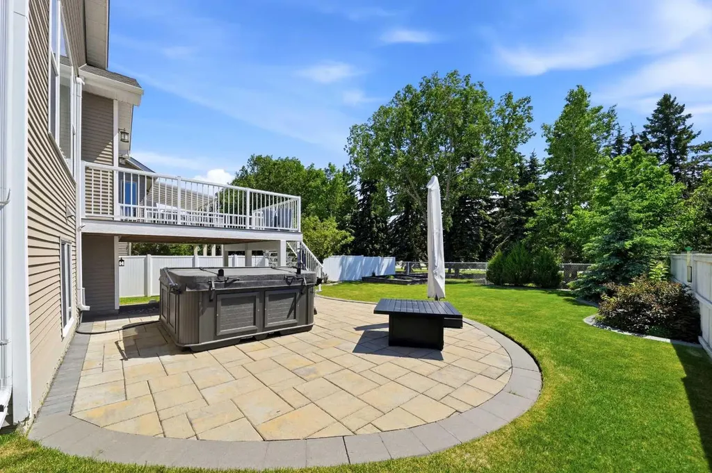 4603 Henner's Pointe Lacombe AB T4L 0C2