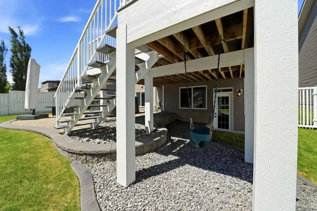 4603 Henner's Pointe Lacombe AB T4L 0C2