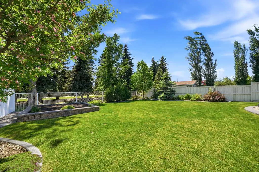 4603 Henner's Pointe Lacombe AB T4L 0C2