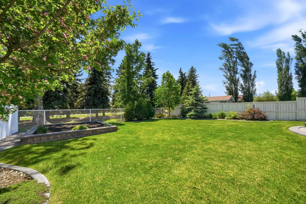 4603 Henner's Pointe Lacombe AB T4L 0C2