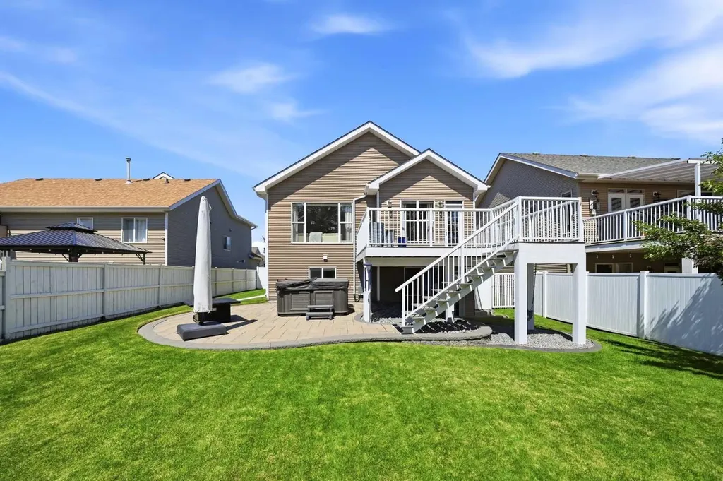 4603 Henner's Pointe Lacombe AB T4L 0C2