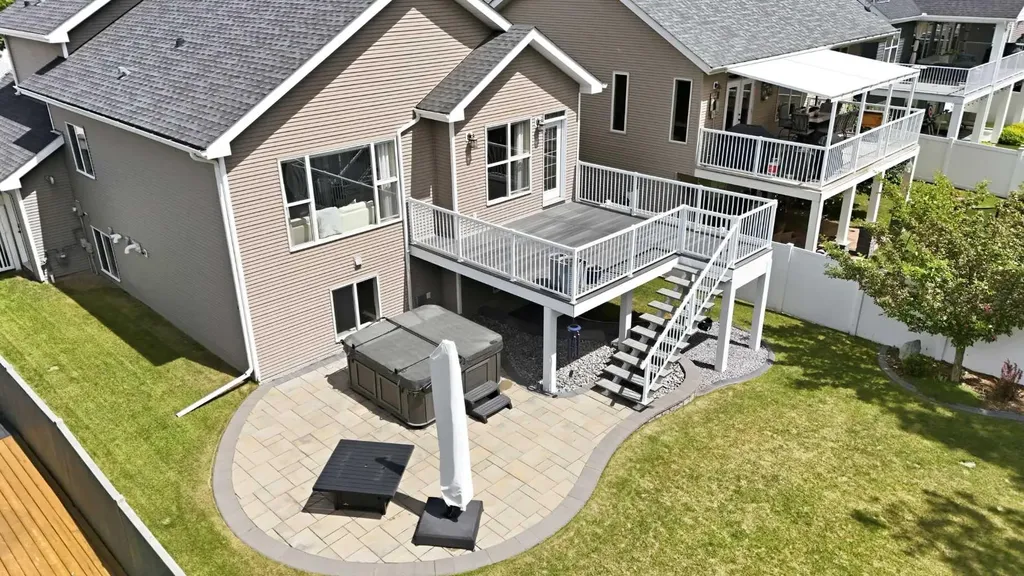4603 Henner's Pointe Lacombe AB T4L 0C2