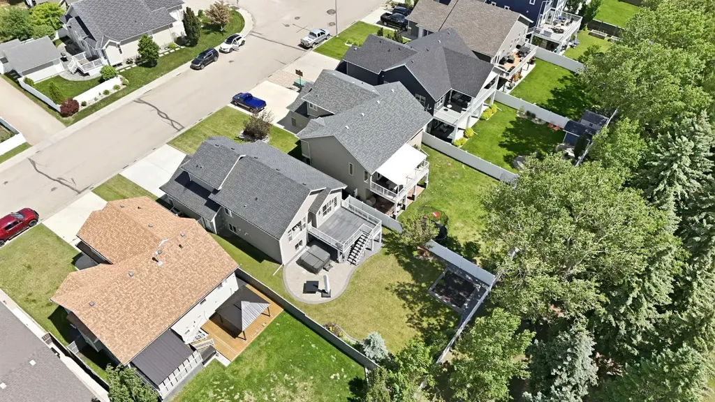 4603 Henner's Pointe Lacombe AB T4L 0C2