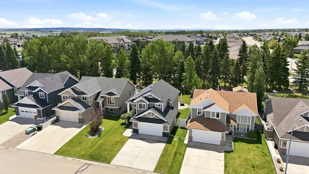 4603 Henner's Pointe Lacombe AB T4L 0C2