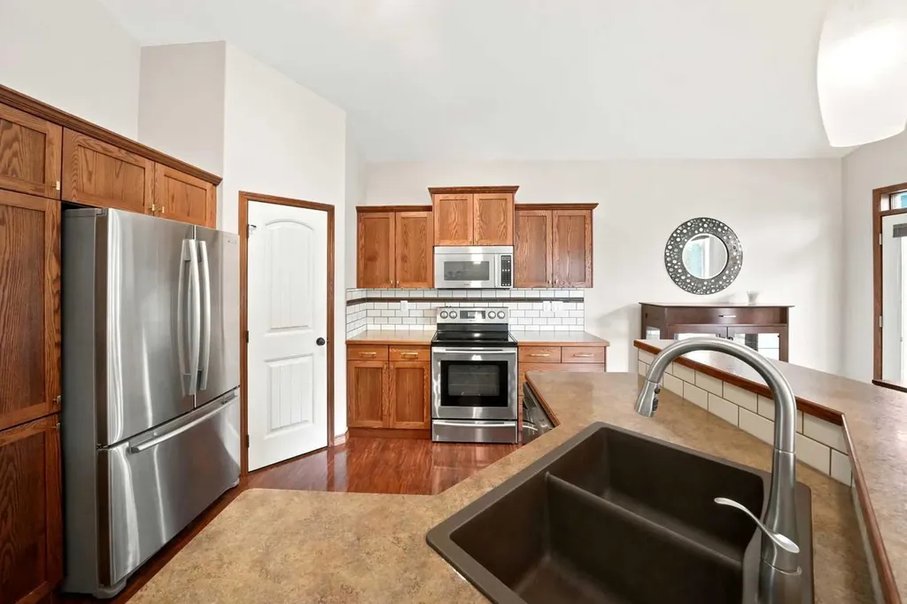 4603 Henner's Pointe Lacombe AB T4L 0C2