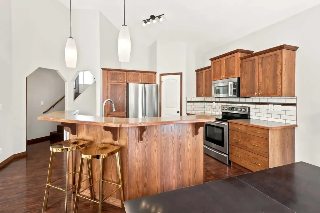 4603 Henner's Pointe Lacombe AB T4L 0C2