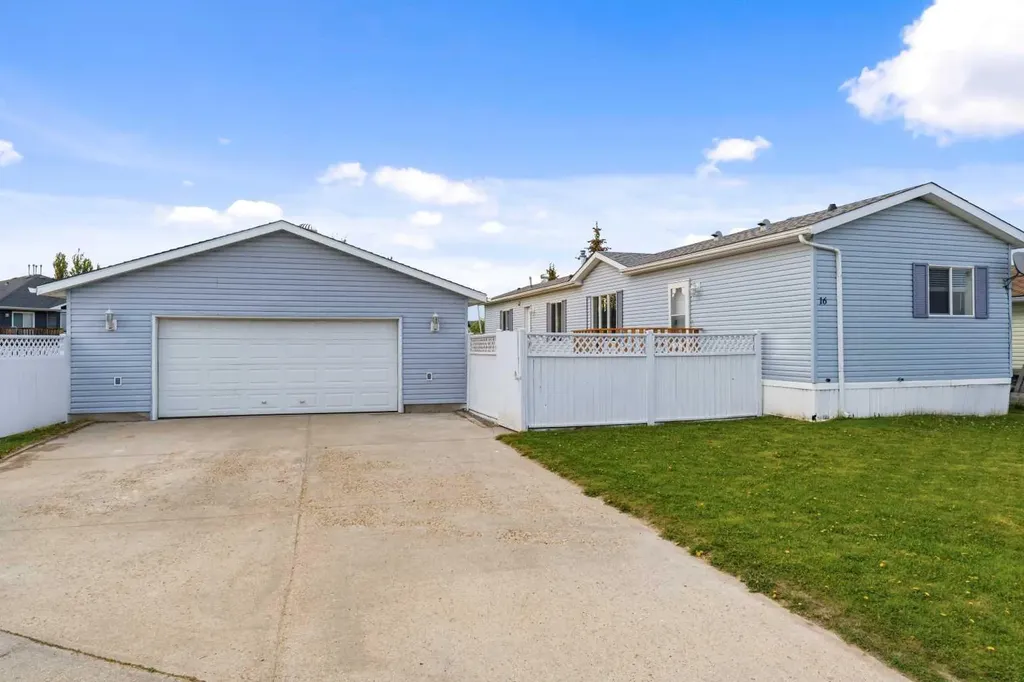16 Karlzen Court Whitecourt AB T7S 1T7
