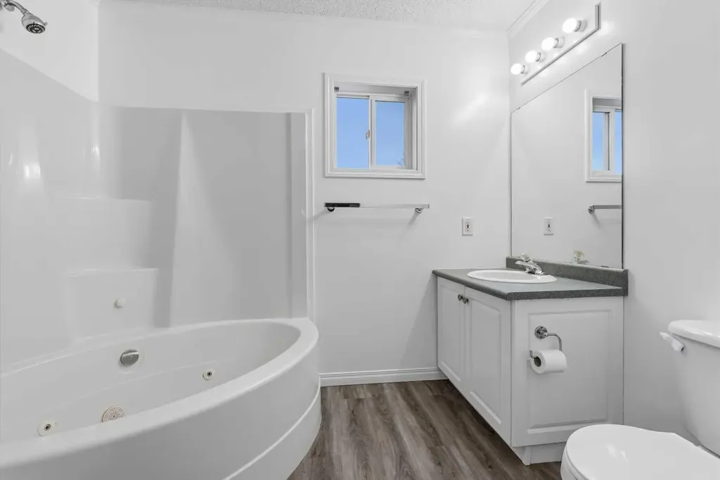 16 Karlzen Court Whitecourt AB T7S 1T7