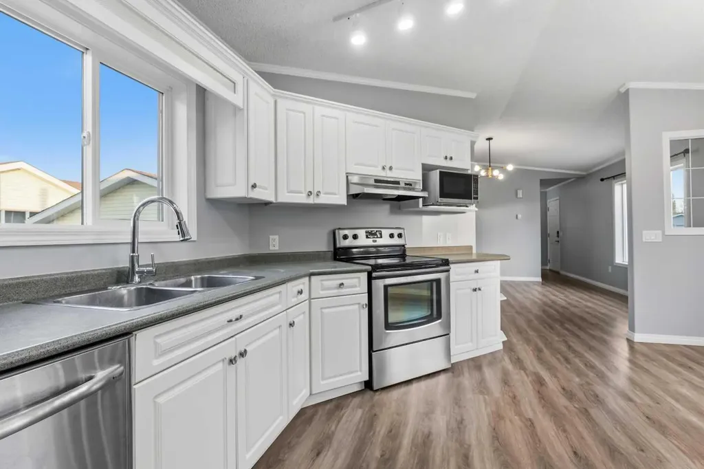 16 Karlzen Court Whitecourt AB T7S 1T7