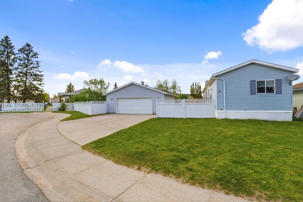 16 Karlzen Court Whitecourt AB T7S 1T7