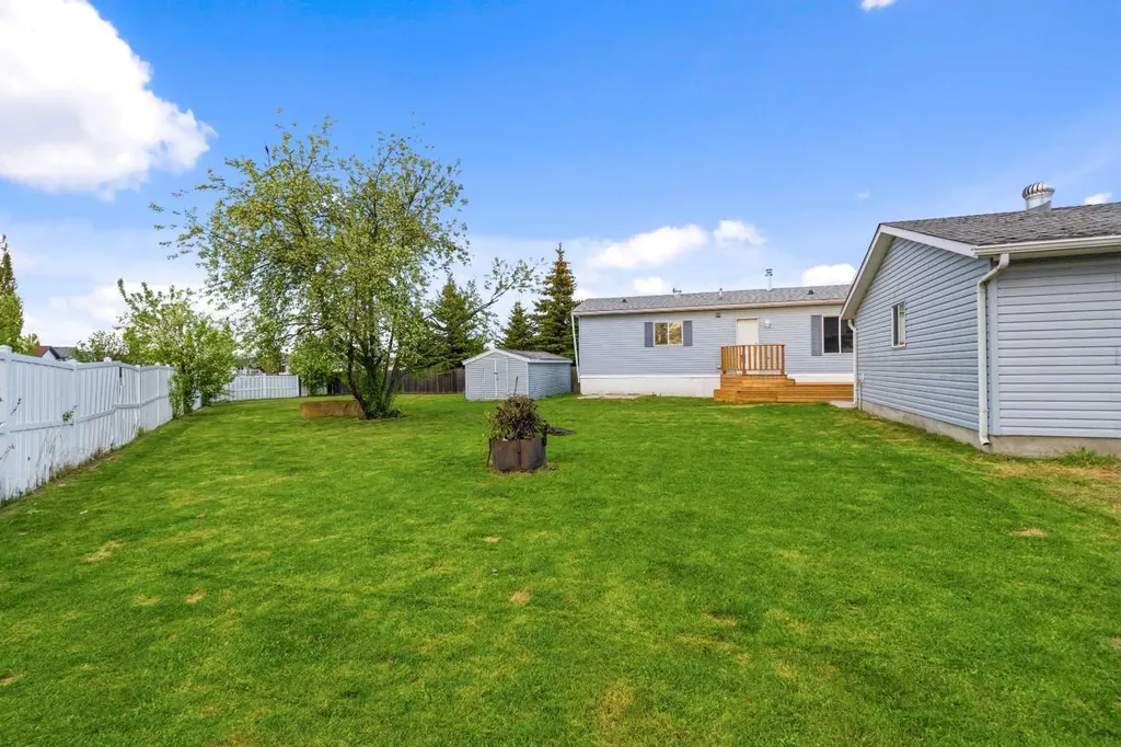 16 Karlzen Court Whitecourt AB T7S 1T7