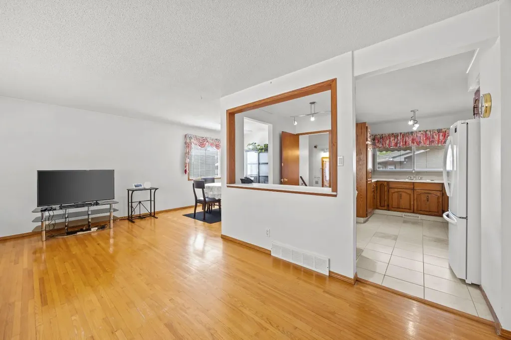 1307 Radisson Drive SE Calgary AB T2A 1Z3