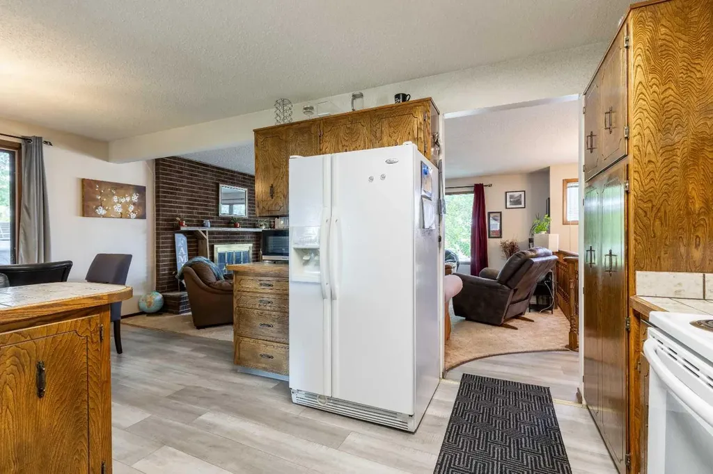 5 Larkspur Road N Lethbridge AB T1H4J6