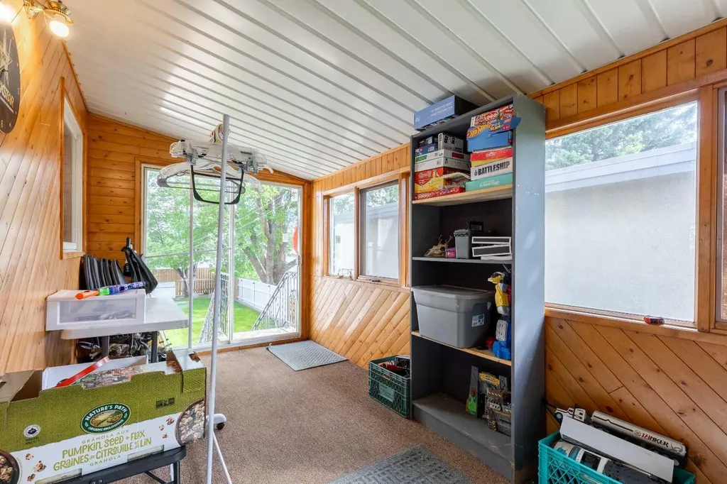 5 Larkspur Road N Lethbridge AB T1H4J6
