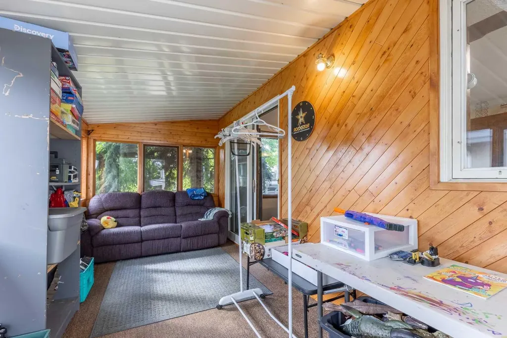 5 Larkspur Road N Lethbridge AB T1H4J6
