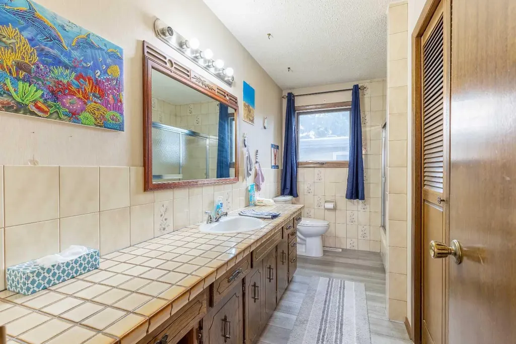 5 Larkspur Road N Lethbridge AB T1H4J6