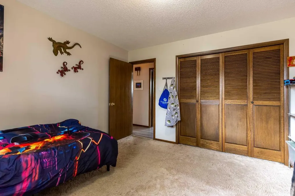 5 Larkspur Road N Lethbridge AB T1H4J6