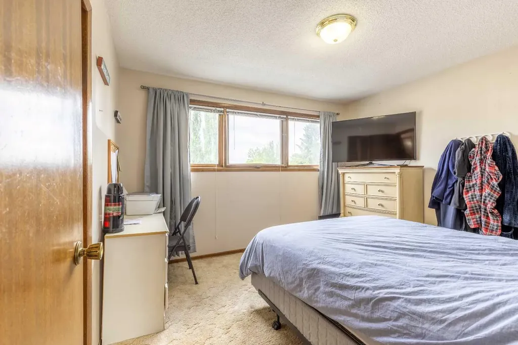 5 Larkspur Road N Lethbridge AB T1H4J6