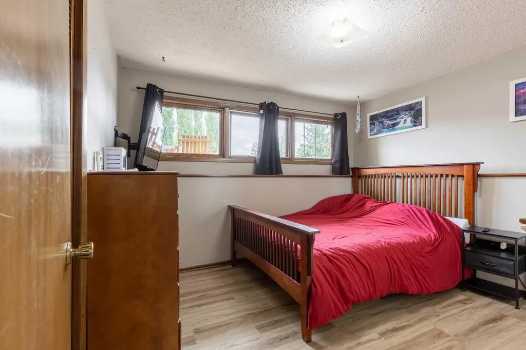 5 Larkspur Road N Lethbridge AB T1H4J6