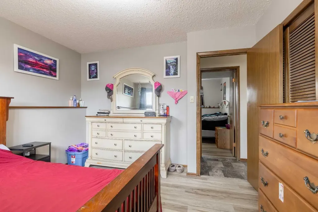 5 Larkspur Road N Lethbridge AB T1H4J6